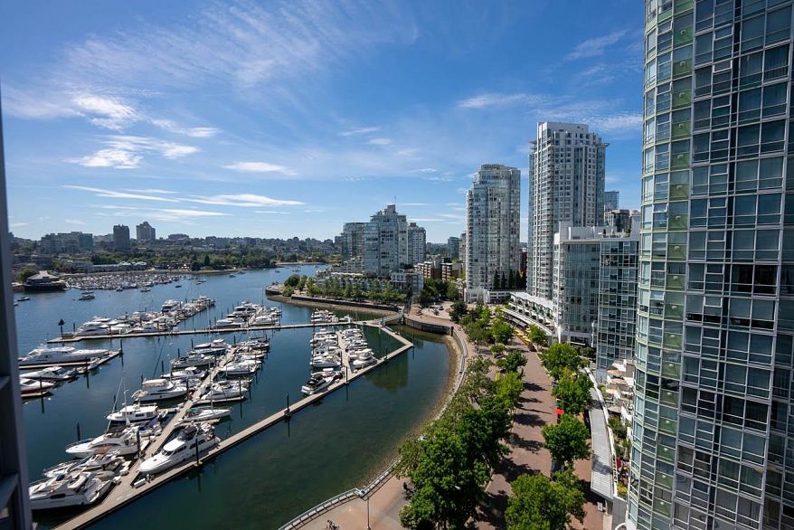 1703 1067 MARINASIDE CRESCENT, Vancouver BC V6Z 3A4