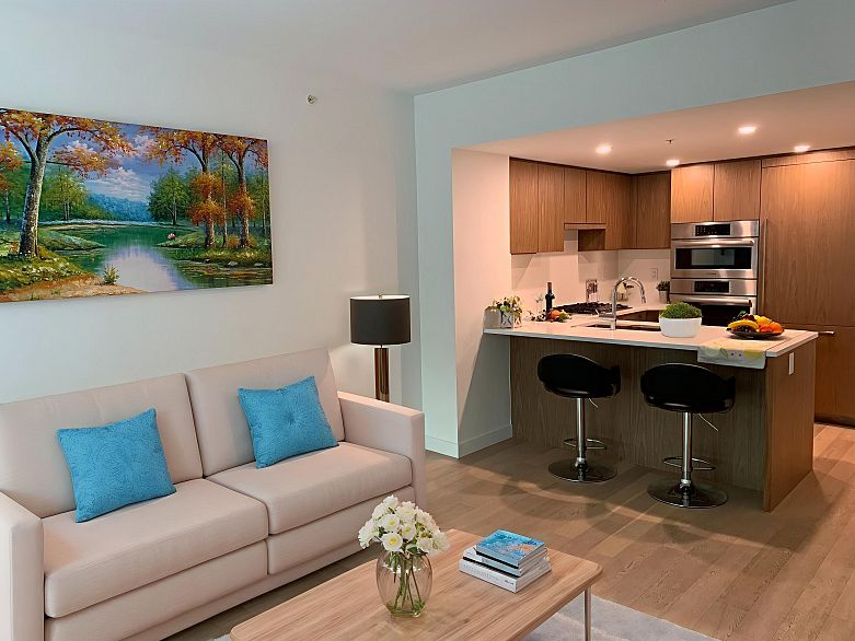 102 4988 Cambie Street