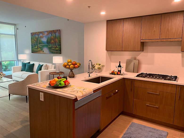 102 4988 Cambie Street