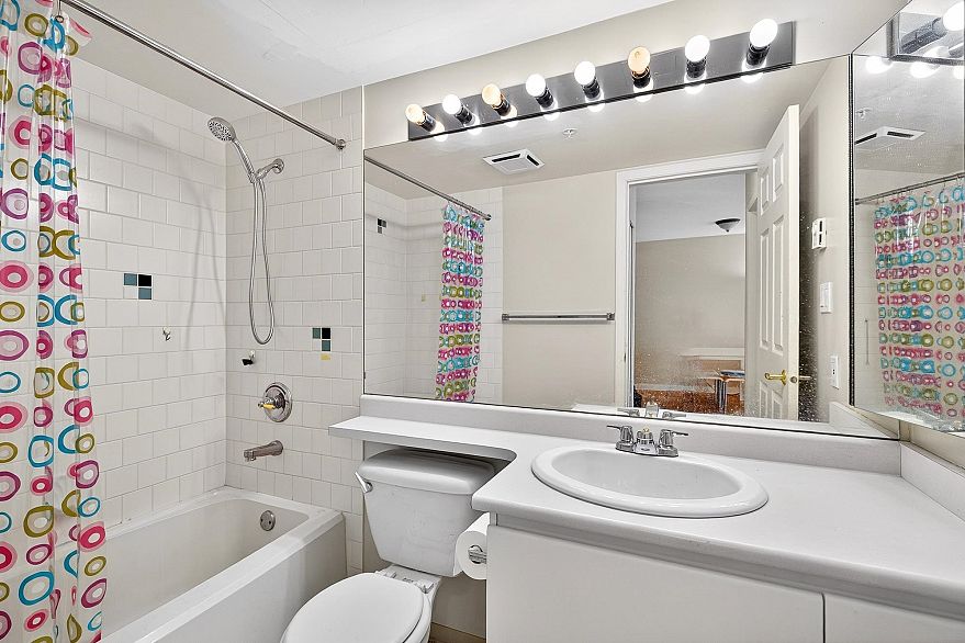 1201 5189 Gaston Street