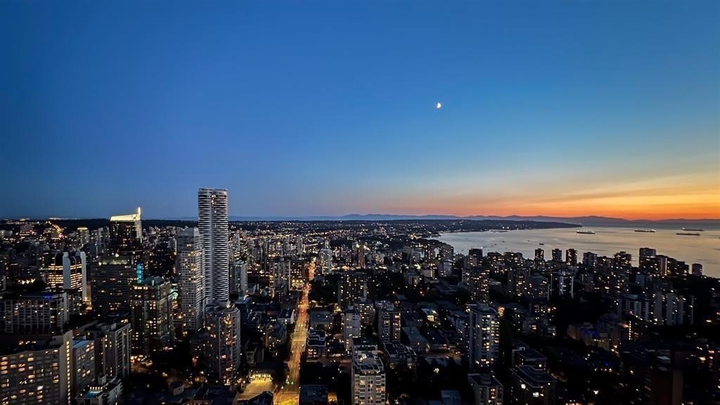 5004 1128 W Georgia Street