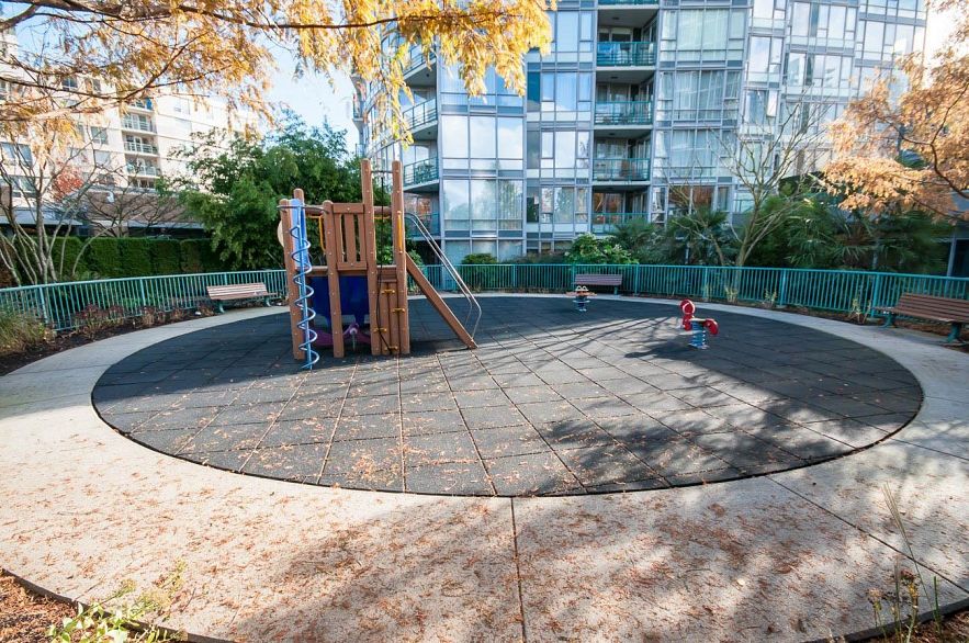 1703 1067 MARINASIDE CRESCENT, Vancouver BC V6Z 3A4