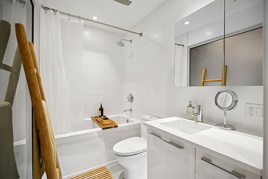 228 108 E 1st Avenue