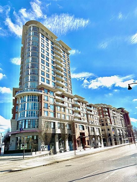 302 4028 Knight Street