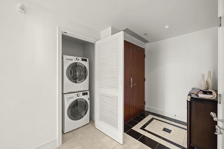 1503 323 Jervis Street