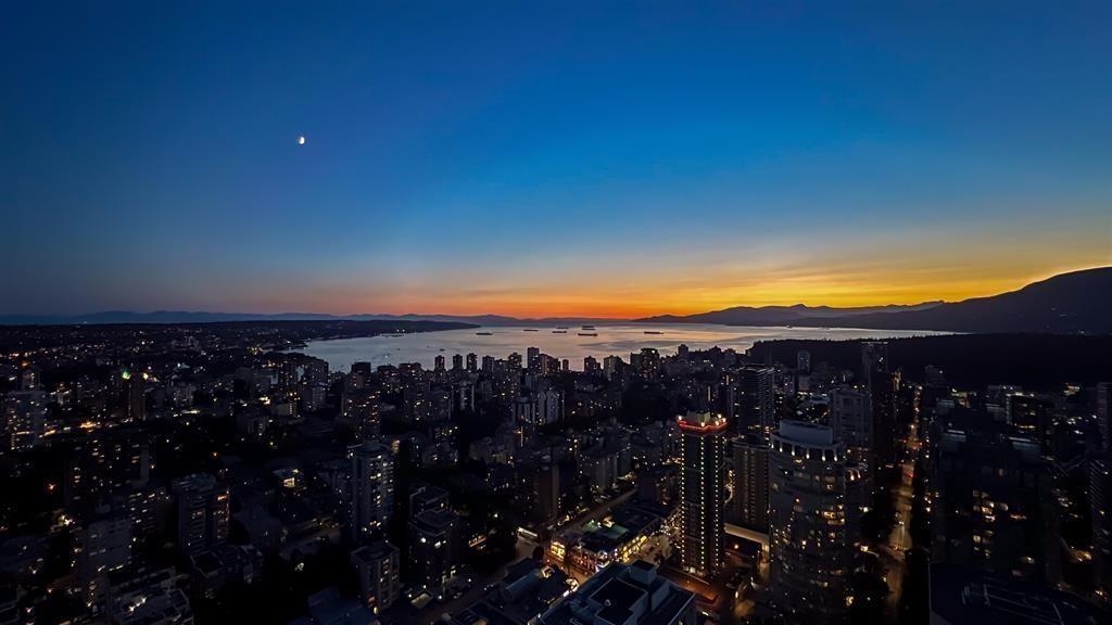 5004 1128 W Georgia Street