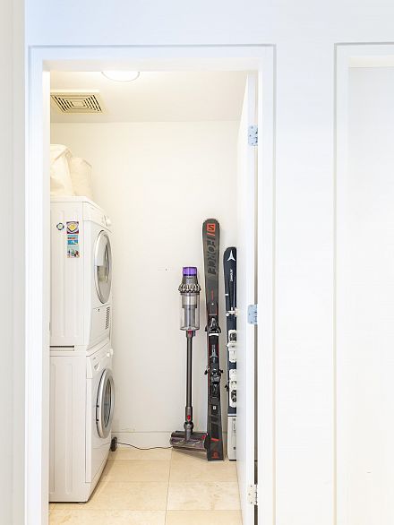 2106 838 W Hastings Street