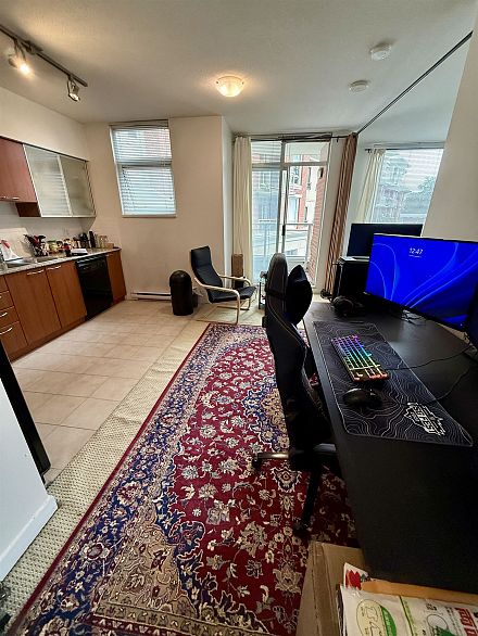 302 4028 Knight Street