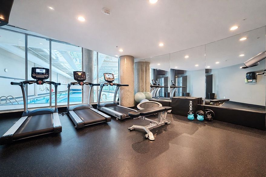 2803 688 Abbott Street