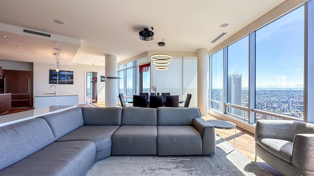 5004 1128 W Georgia Street