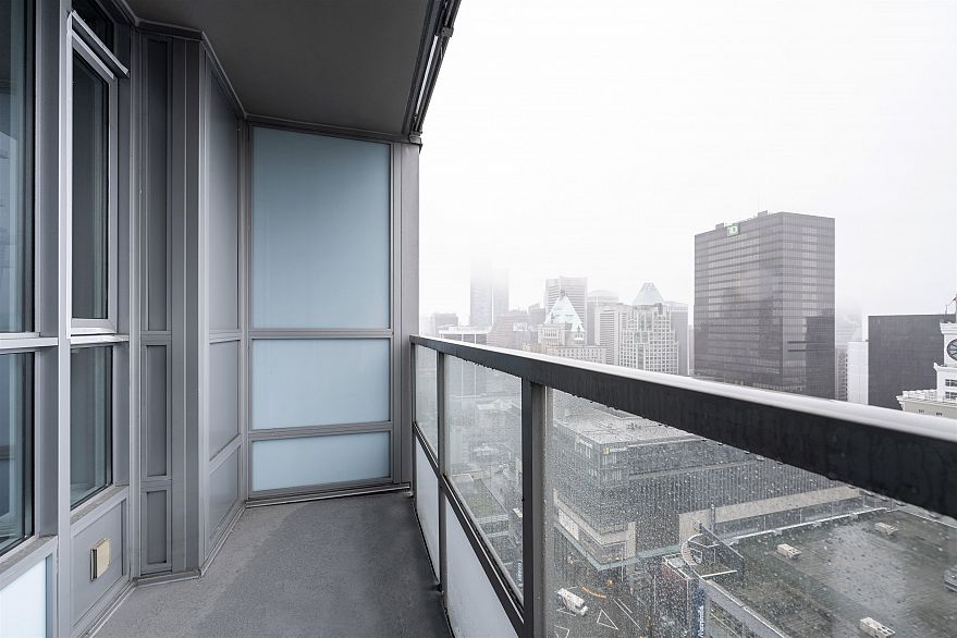 2602 833 Seymour Street