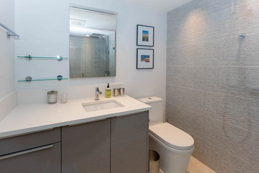 1703 1067 MARINASIDE CRESCENT, Vancouver BC V6Z 3A4