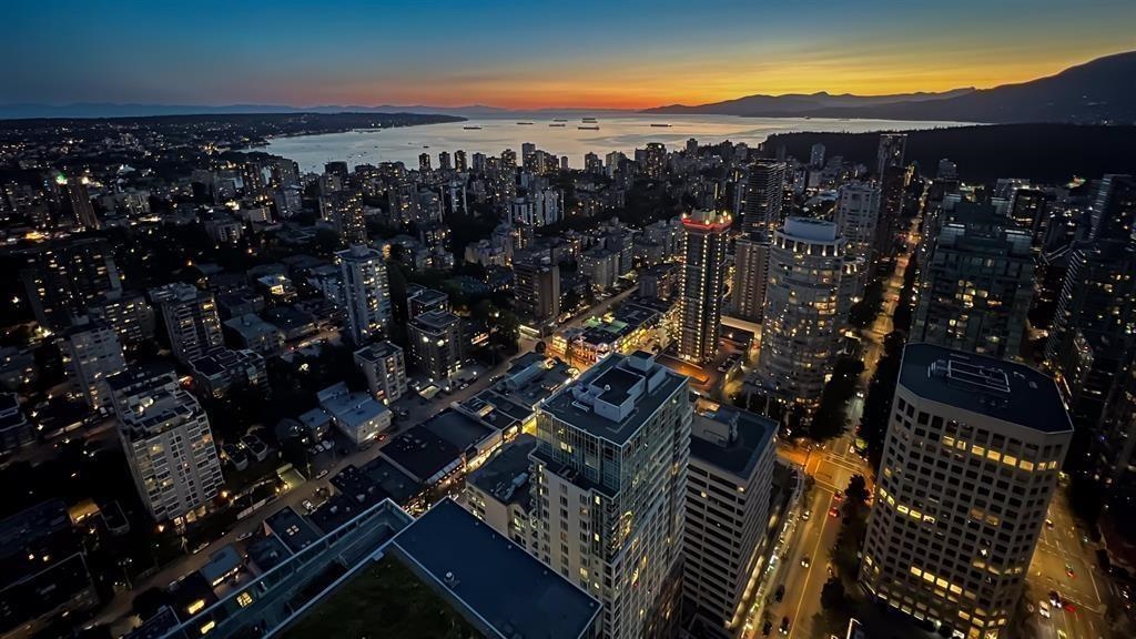 5004 1128 W Georgia Street