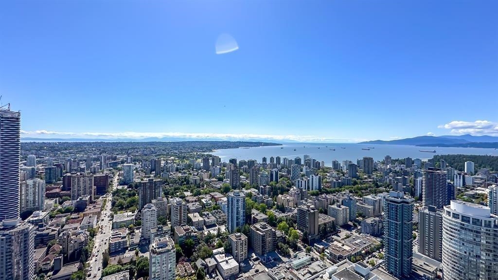 5004 1128 W Georgia Street