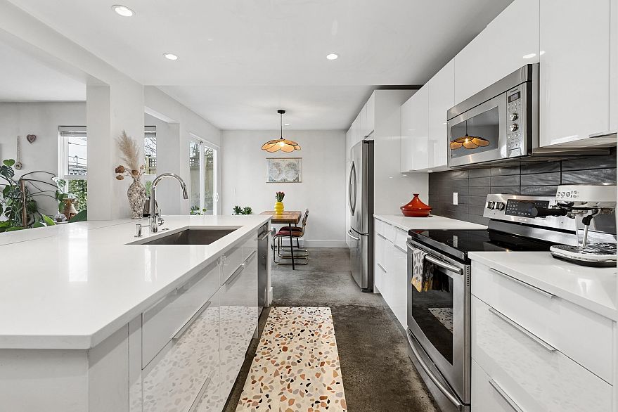 105 507 E 6th Avenue