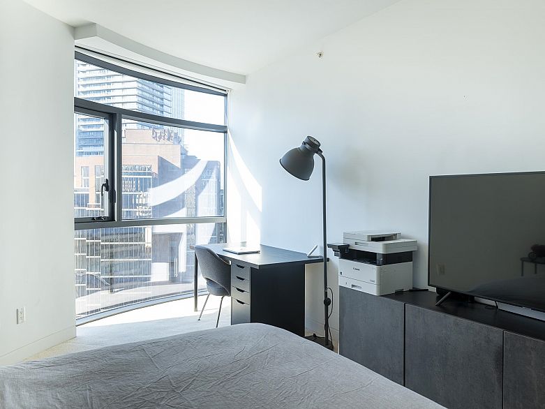 2106 838 W Hastings Street