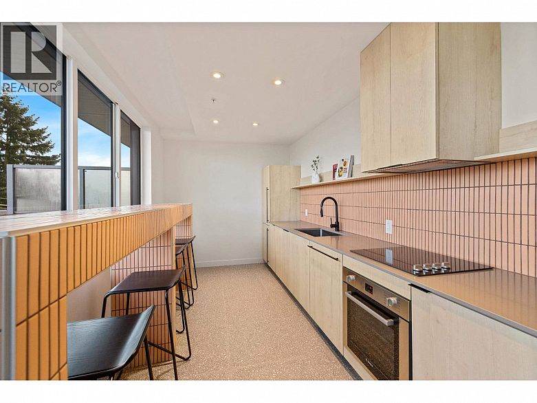 306 2471 Saint George Street