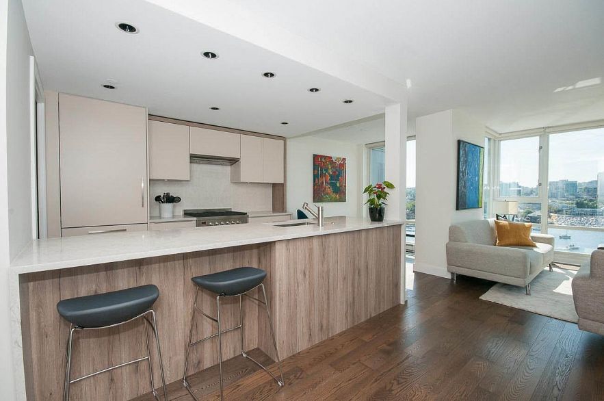 1703 1067 MARINASIDE CRESCENT, Vancouver BC V6Z 3A4