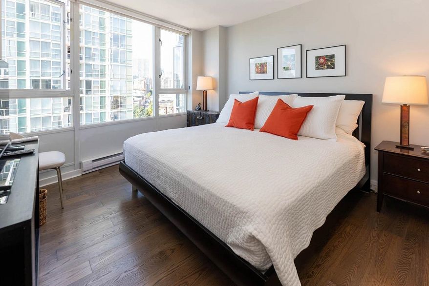 1703 1067 MARINASIDE CRESCENT, Vancouver BC V6Z 3A4