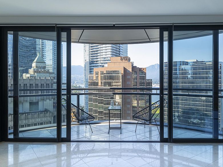 2106 838 W Hastings Street