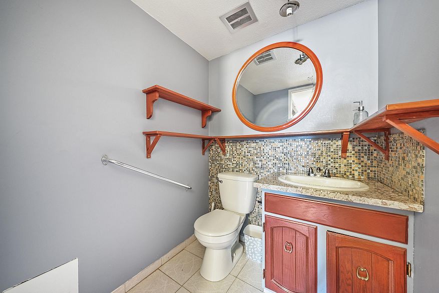 202 8770 Laurel Street