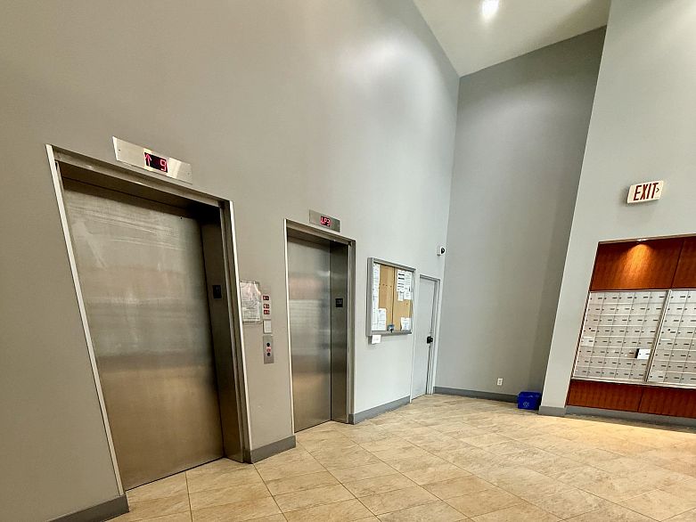 302 4028 Knight Street