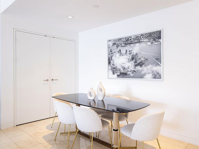 2106 838 W Hastings Street