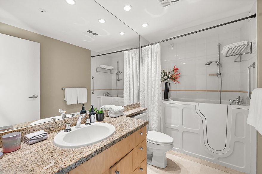 1901 1710 Bayshore Drive