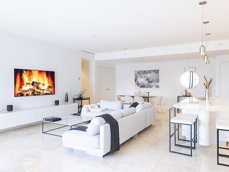 2106 838 W Hastings Street