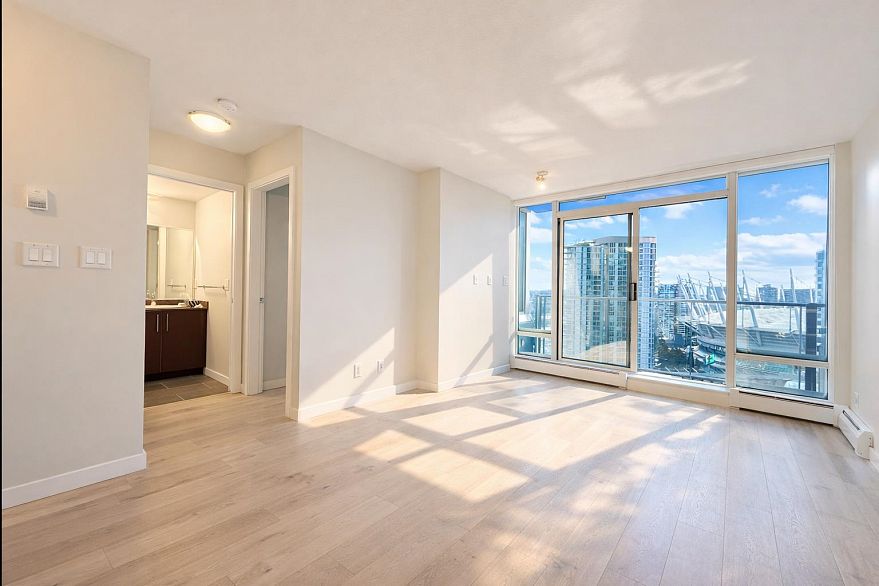 2803 688 Abbott Street