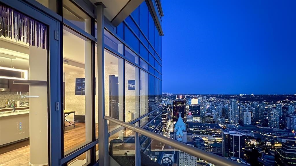 5004 1128 W Georgia Street