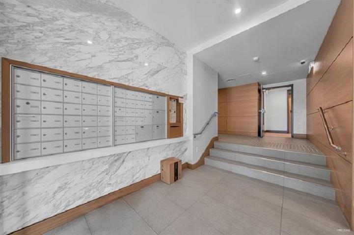 102 4988 Cambie Street