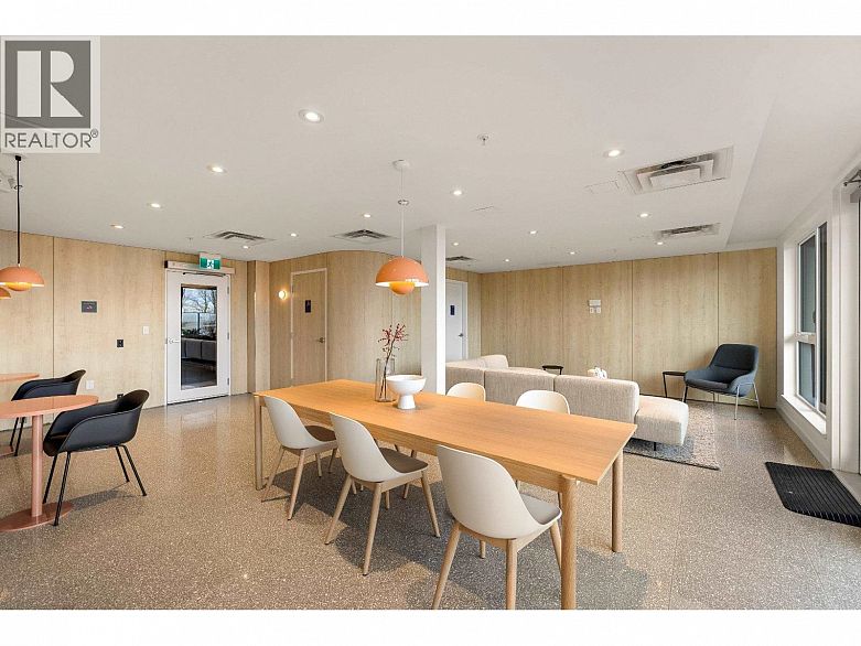 306 2471 Saint George Street