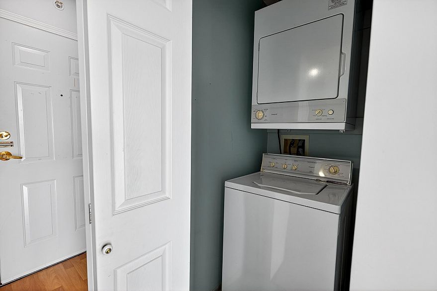 1201 5189 Gaston Street