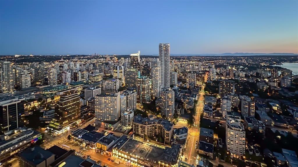 5004 1128 W Georgia Street