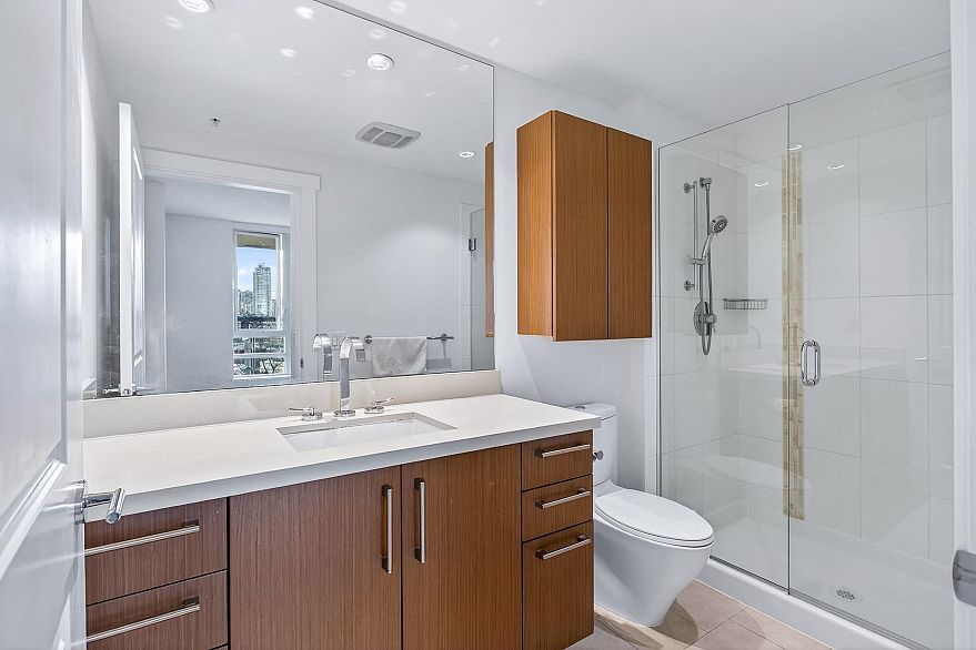 502 1833 Crowe Street