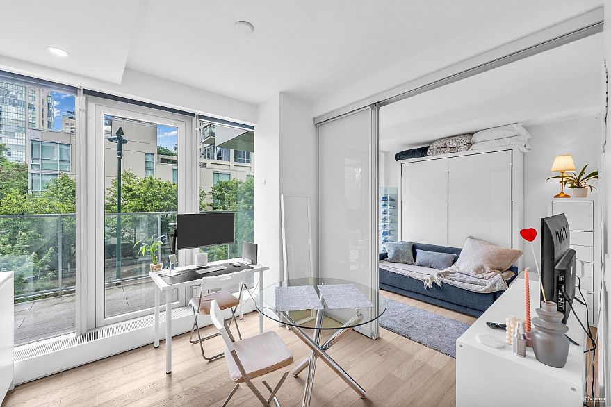 303 1480 Howe Street