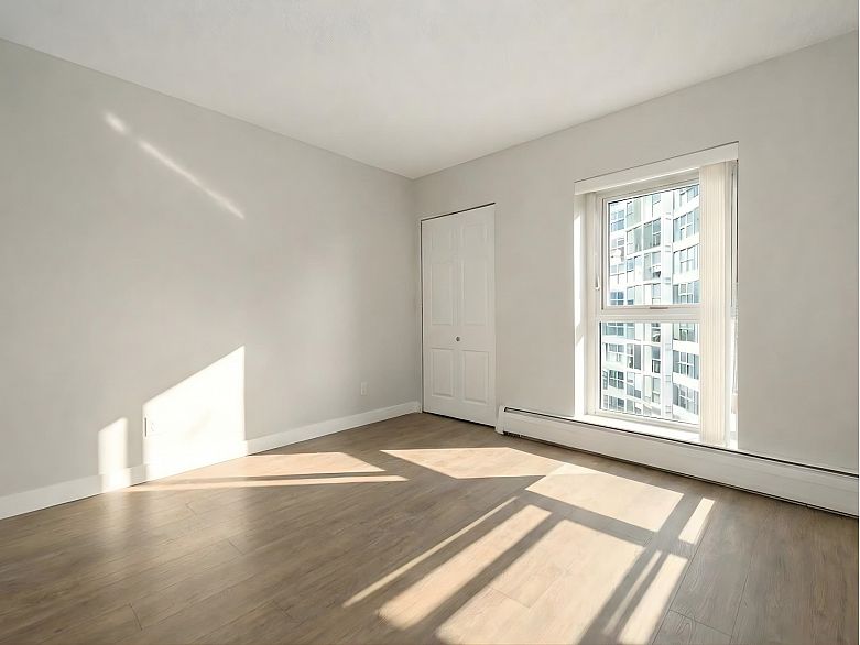 1102 1318 Homer Street