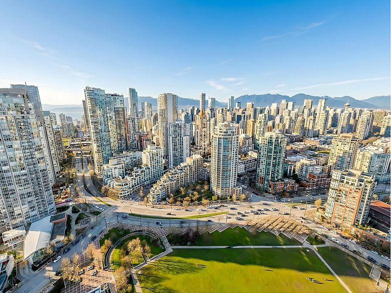 1102 1318 Homer Street