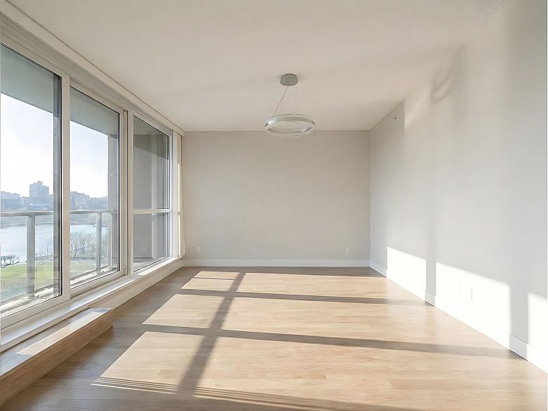 1102 1318 Homer Street