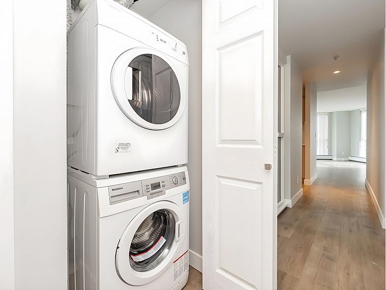 1102 1318 Homer Street