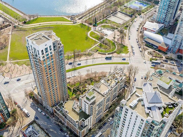 1102 1318 Homer Street