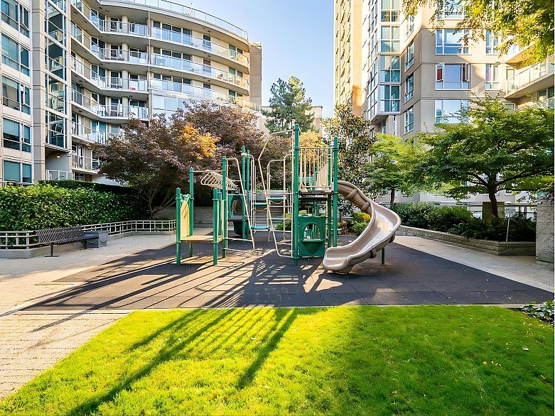 1102 1318 Homer Street