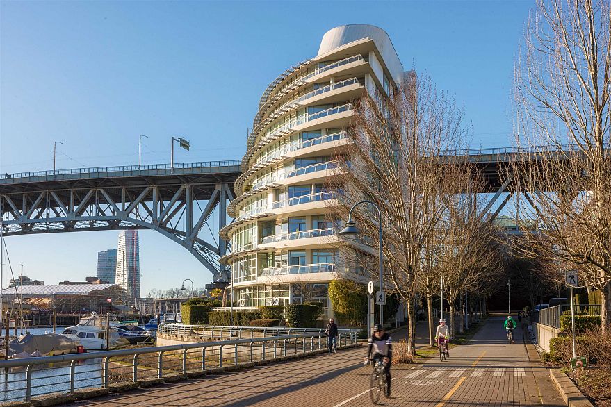 805 628 Kinghorne Mews