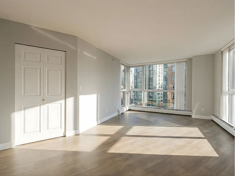 1102 1318 Homer Street