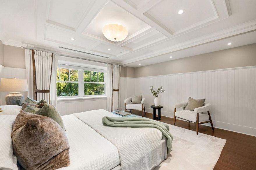 993 Broughton Street