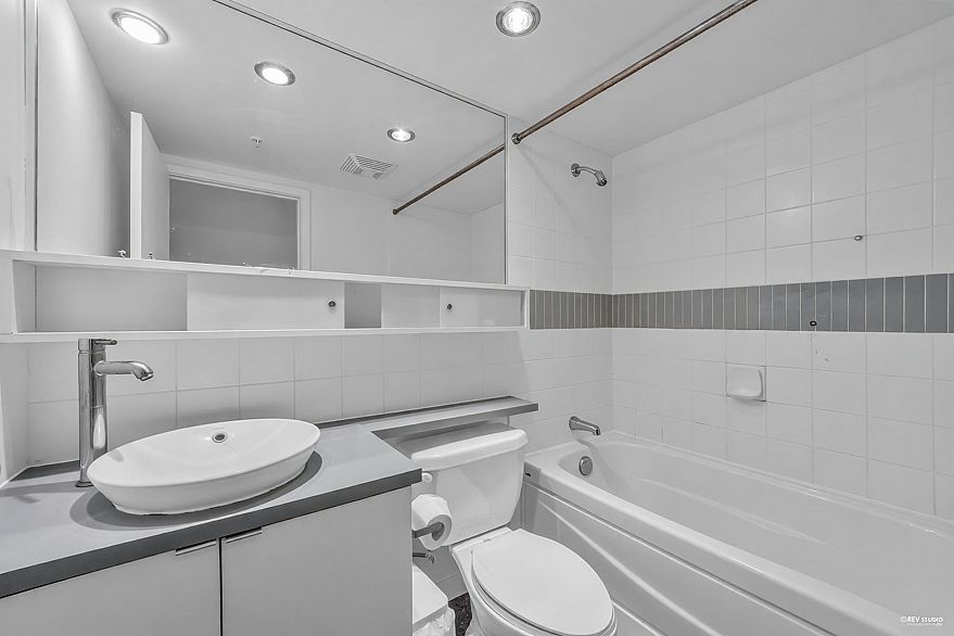 1202 928 Beatty Street