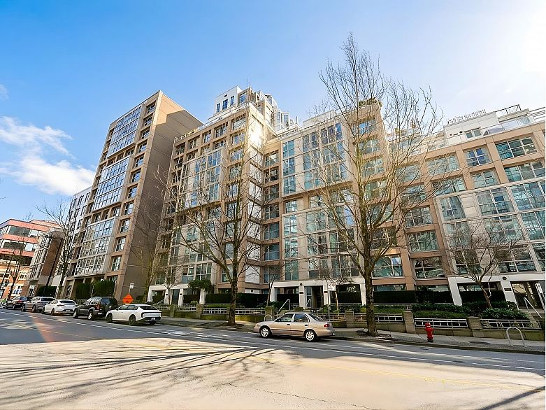 1102 1318 Homer Street