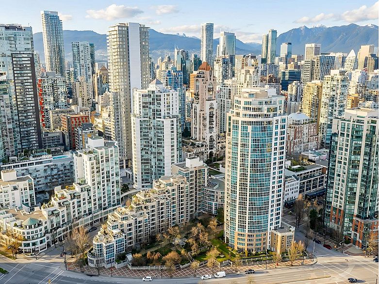 1102 1318 Homer Street