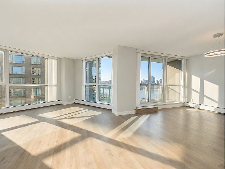 1102 1318 Homer Street